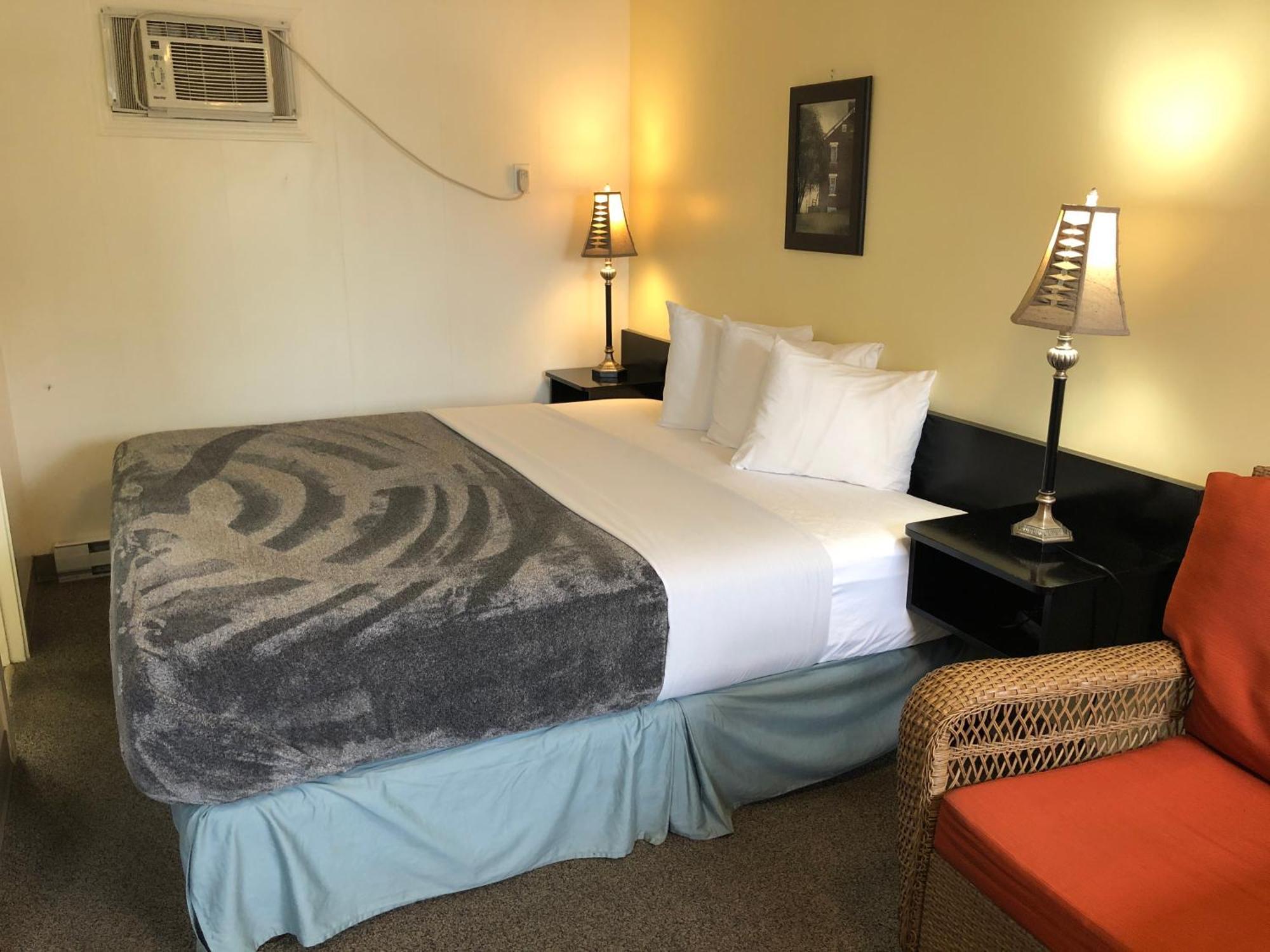 Creston Valley Motel Экстерьер фото