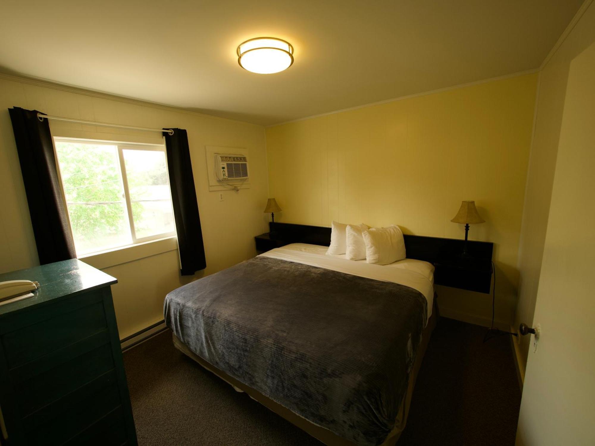 Creston Valley Motel Экстерьер фото