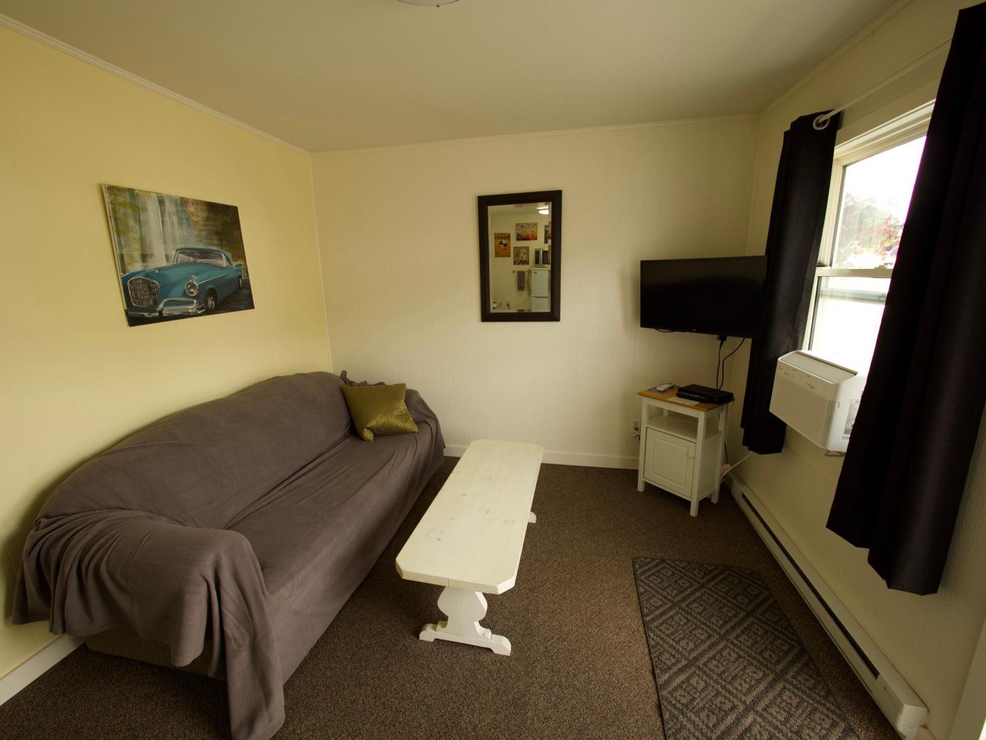 Creston Valley Motel Экстерьер фото