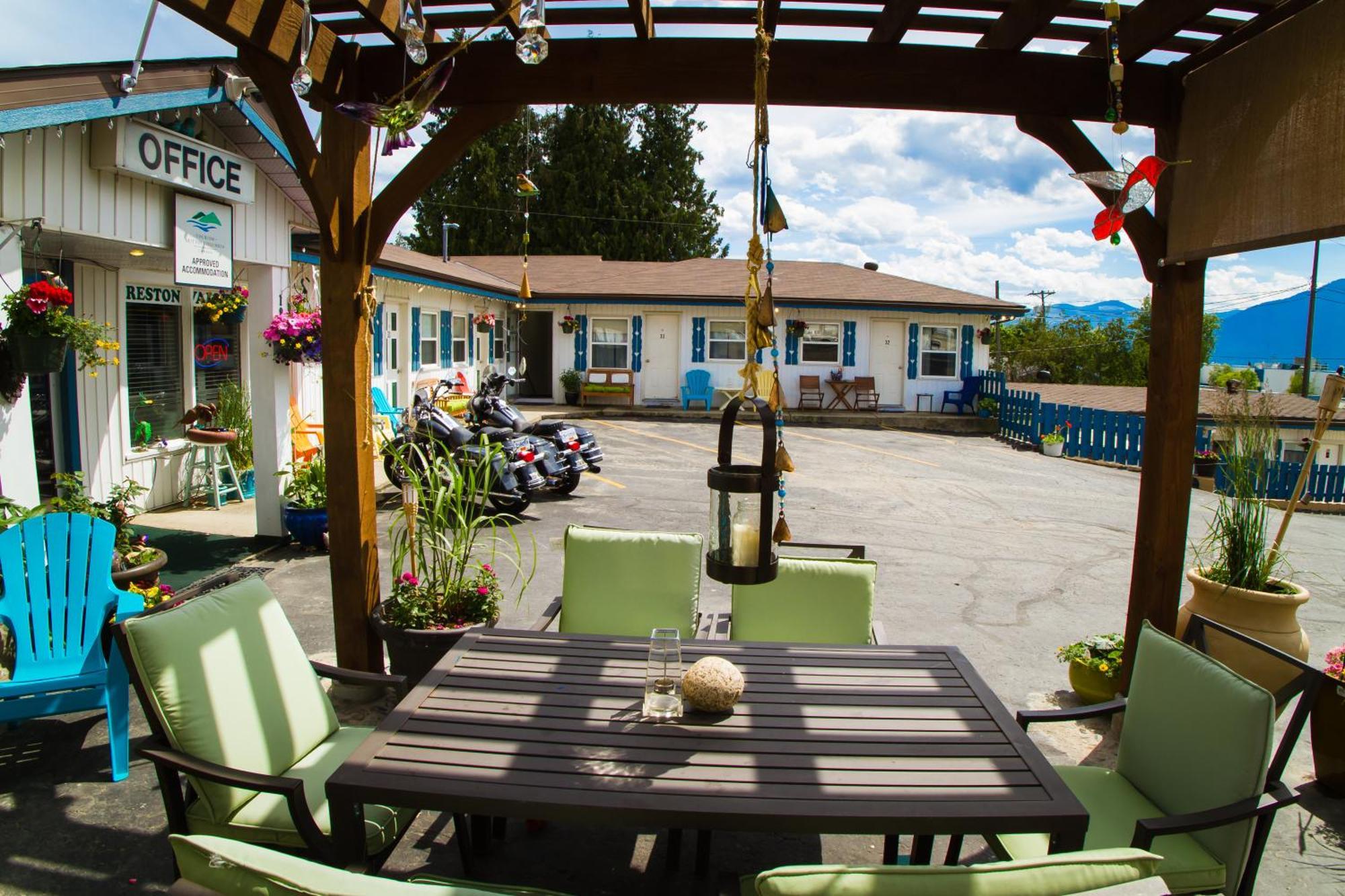 Creston Valley Motel Экстерьер фото
